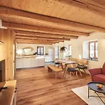 Haus Herzbluat 度假居 派廷